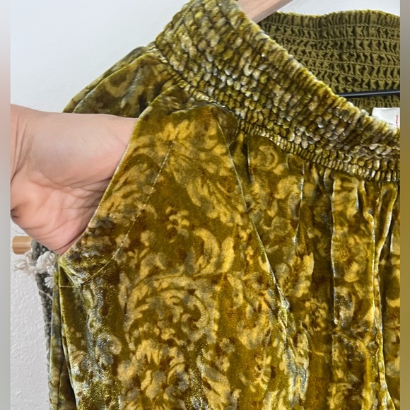 Anthropologie Gloria Velvet Joggers Size M - Picture 3 of 11